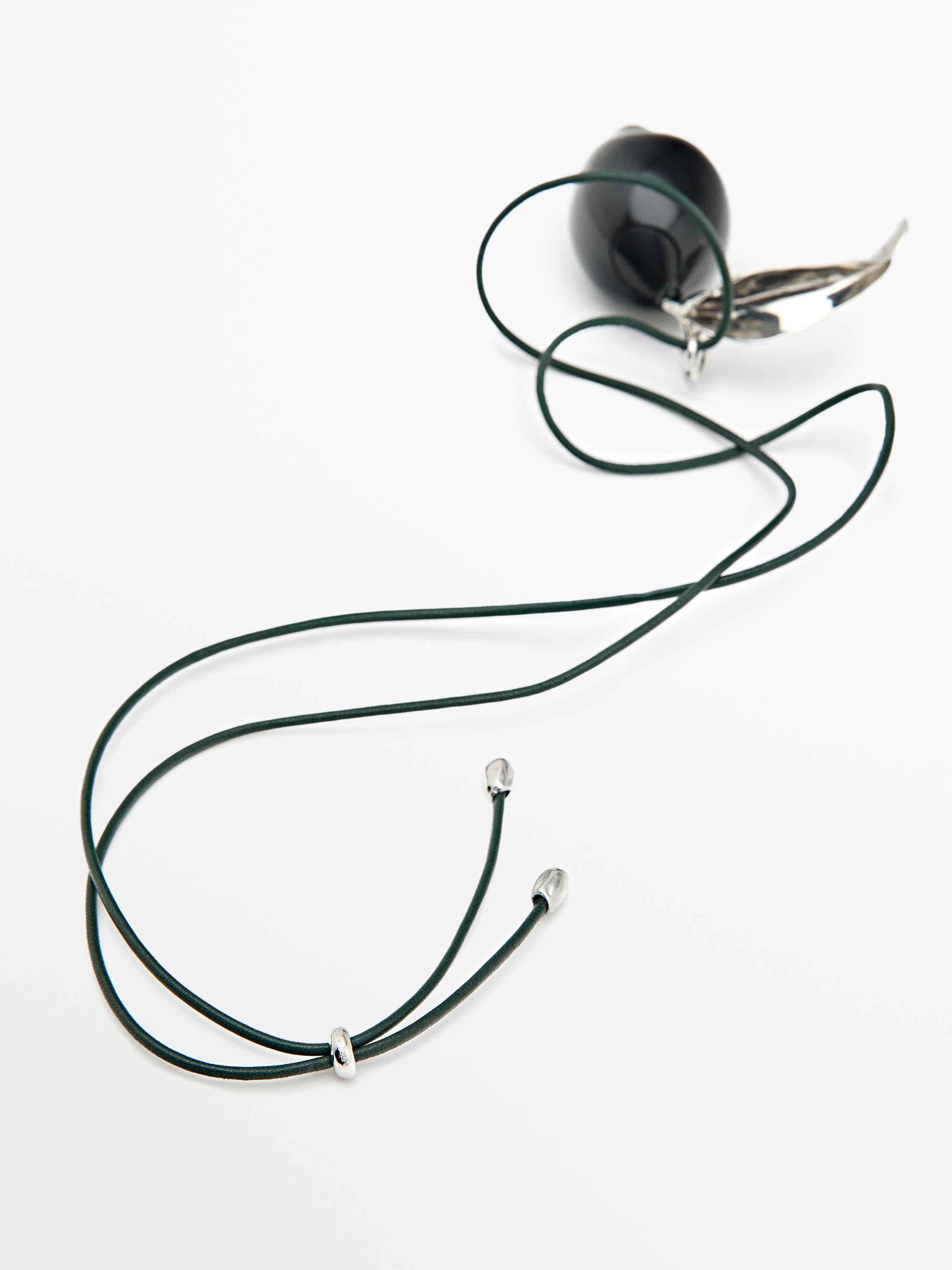 Pendant with glass lemon piece